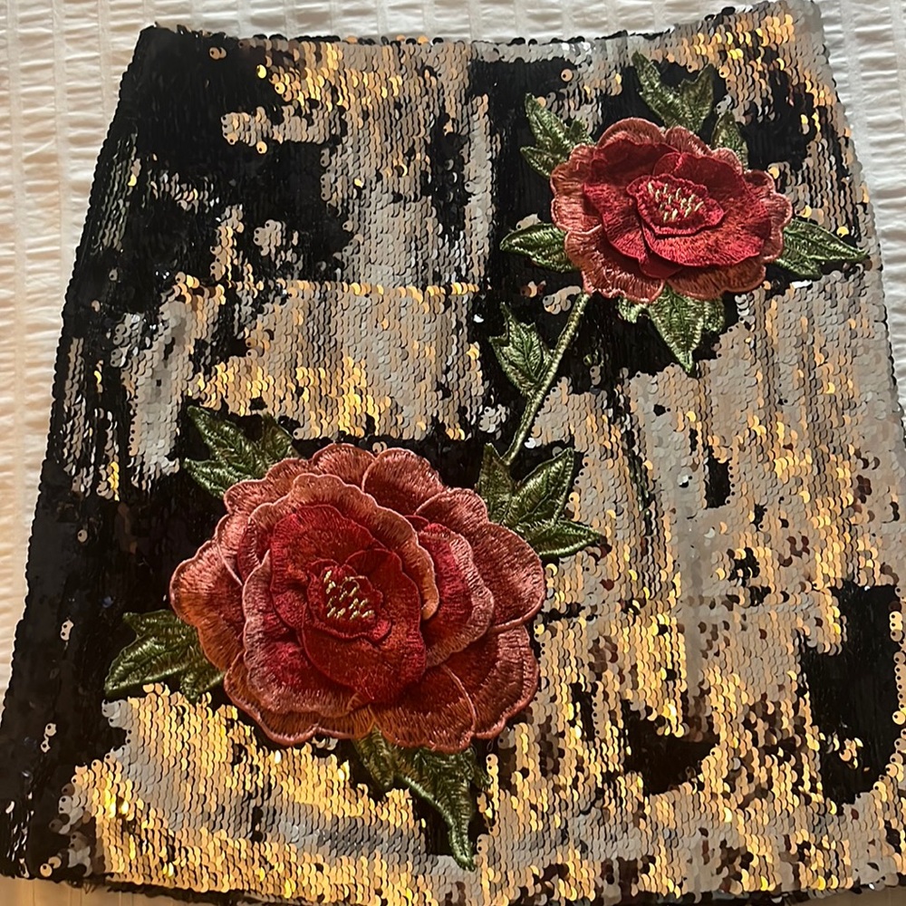 Forever21 skirt, sequins black/silver, embroidered pink flowers